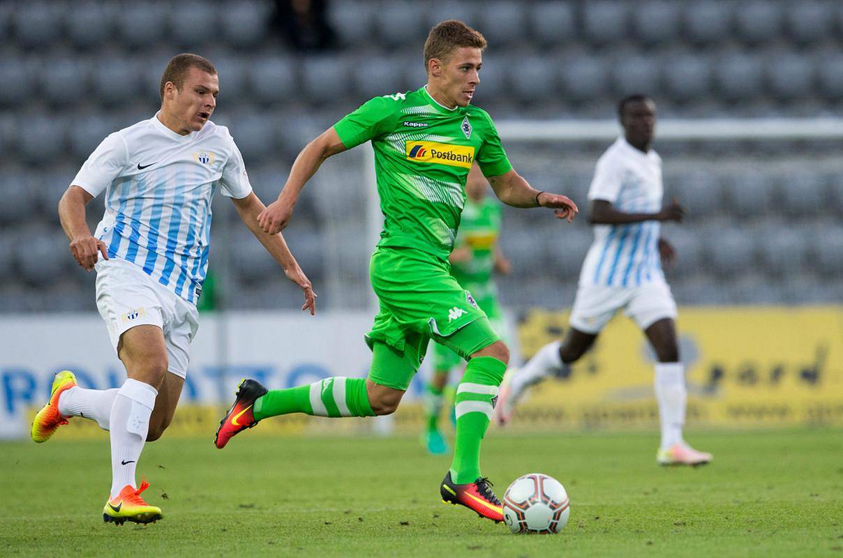 美军对冰雕连敬礼还是补枪 美军对冰雕连敬礼还是补枪